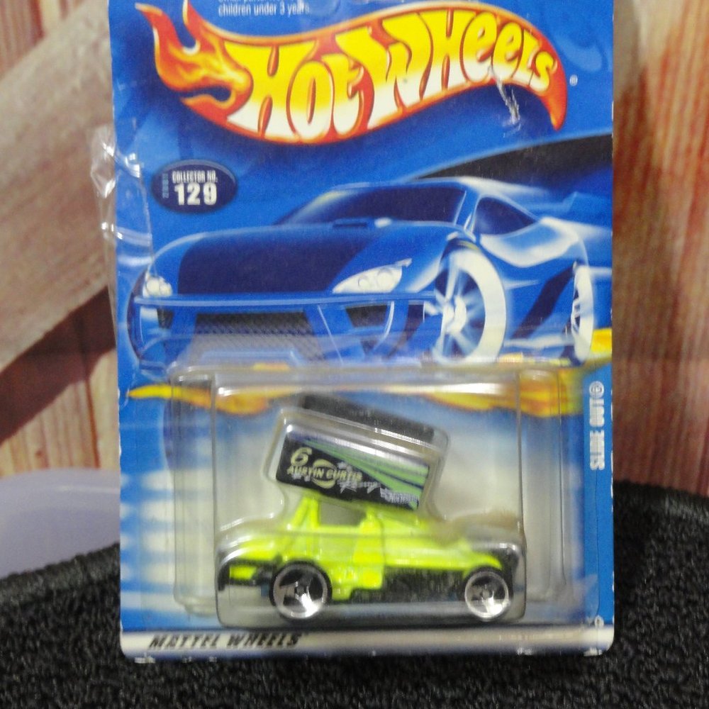 Hot Wheels Slide out dirt race car~2000 edition~NOS~detailed~collector~t…